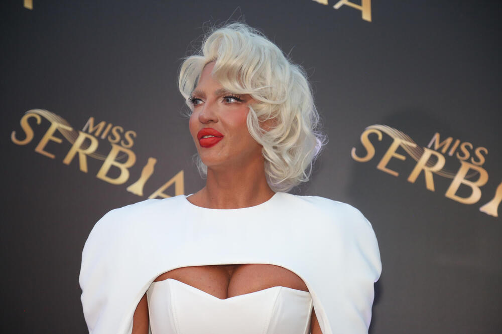 Jelena Karleuša se ZALJUBILA u ovog dečka! Romatinčna priča ugledala svetlo dana!