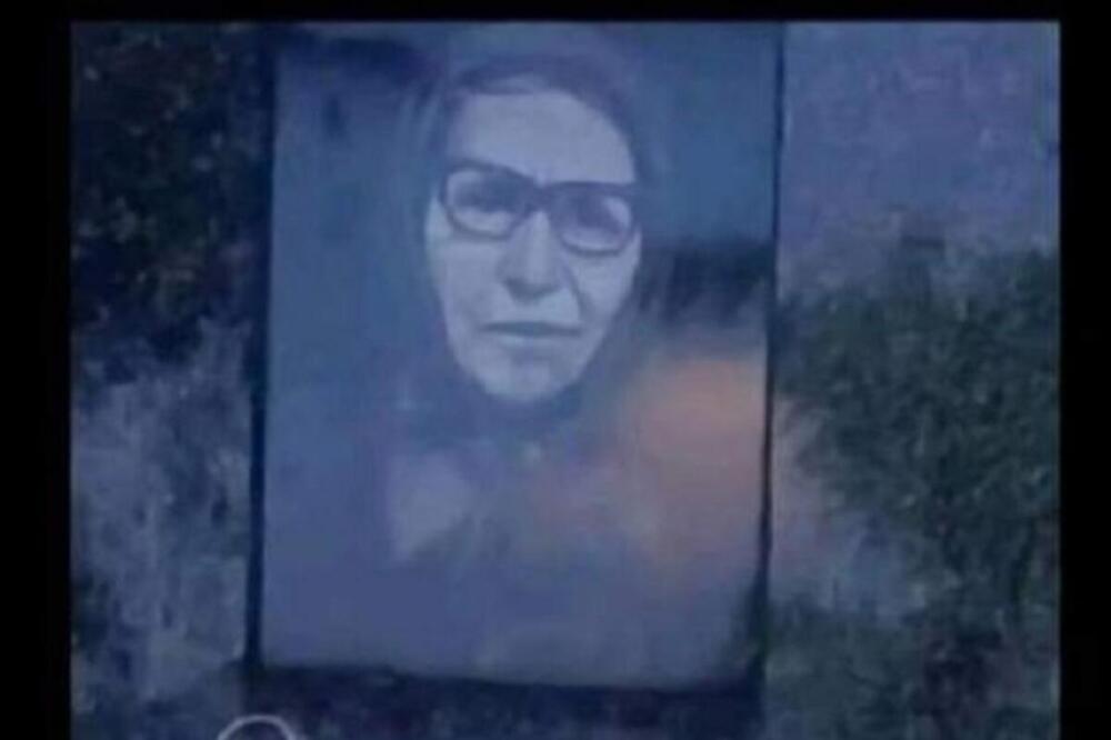 BAKA ZORKA PREVARILA POGREBNO PREDUZEĆE: Cela SRBIJA SE SMEJE zbog onoga što piše ISPOD SLIKE na spomeniku