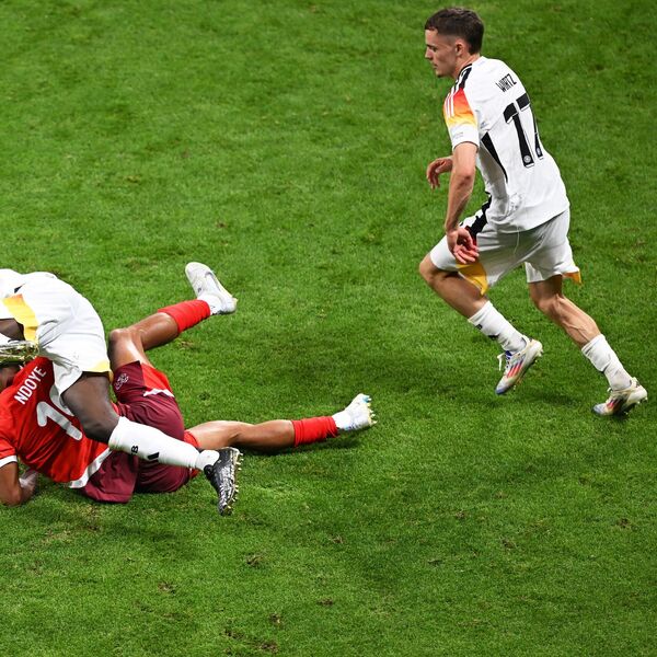 POTPUNA LUDNICA U FRANKFURTU: Nemačka u nadoknadi osvojila prvo mesto, Švajcarci će dugo žaliti!