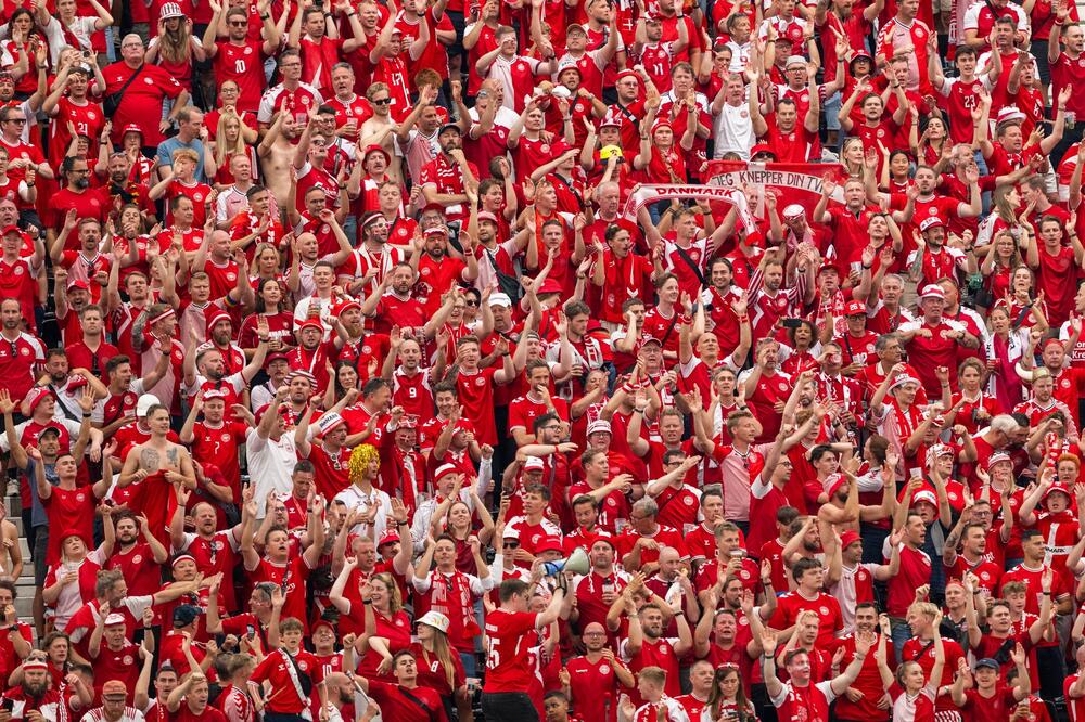 SKANDAL ZA SKANDALOM: UEFA kaznila Dance pred meč sa Srbijom!