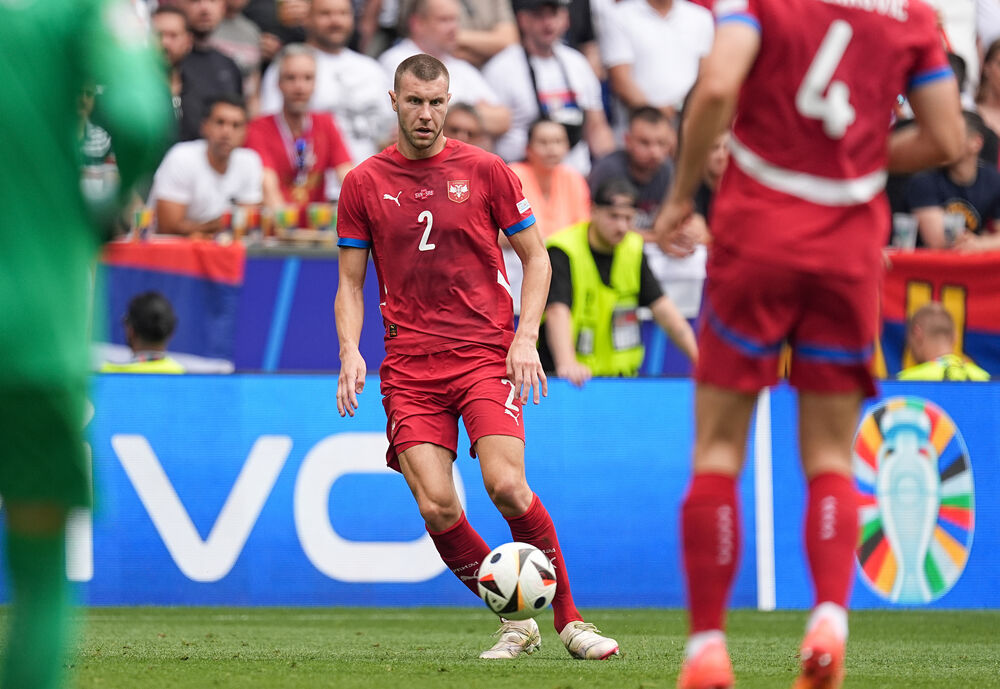 Strahinja Pavlović na utakmici Slovenije i Srbije na Evropskom prvenstvu