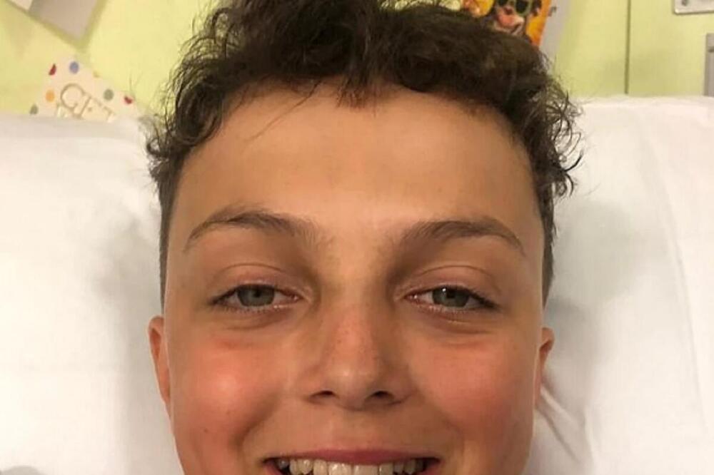 DOKTORI SU MU REKLI DA IMA GLAVOBOLJE ZBOG MOBILNOG: Osam meseci kasnije, DEČAK se suočio sa STRAŠNOM ISTINOM