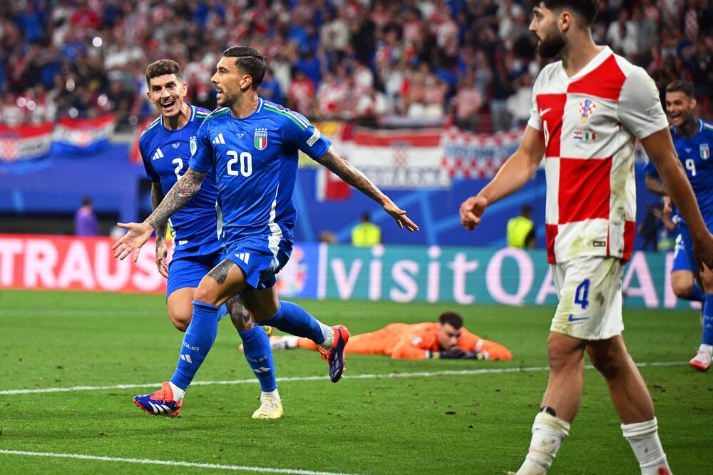 AU, KAKVA LUDNICA: Zakanji u 98. minutu RASPLAKAO Hrvatsku i UVEĆAO Srbiji šanse za osminu finala!