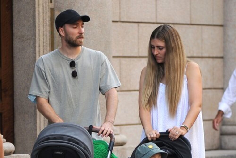 Sabrina i Kristijan sa decom u šetnji