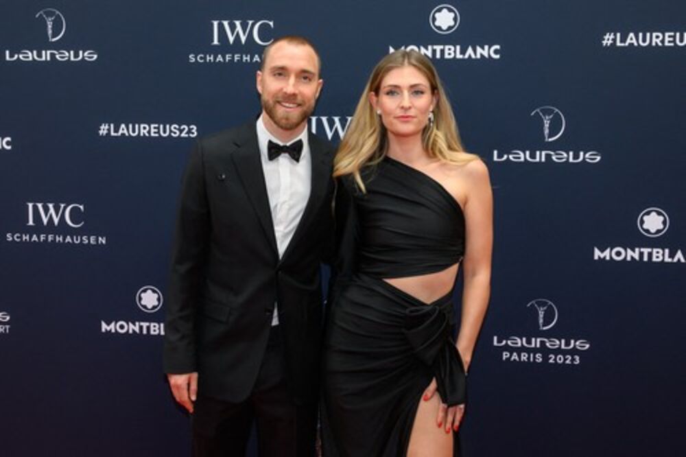 Bračni par na crvenom tepihu