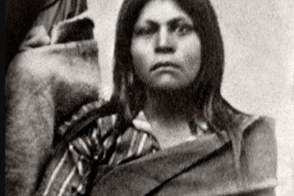 OVA BEZIMENA INDIJKA JE 18 GODINA PROVELA SAMA NA PUSTOM OSTRVU: Kad su je moreplovci našli, usledio TRAGIČAN kraj