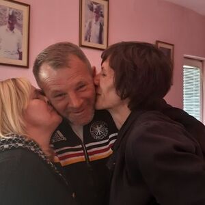 RADIŠA IZ GORNJEG MILANOVCA UŽIVA KAO SULTAN: Deli ženu i ljubavnicu, jedna mu rodila četvoro dece (VIDEO)