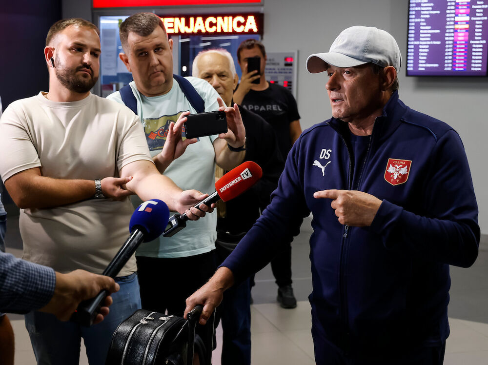 Obraćanje Dragana Stojkovića na aerodromu 'Nikola Tesla'