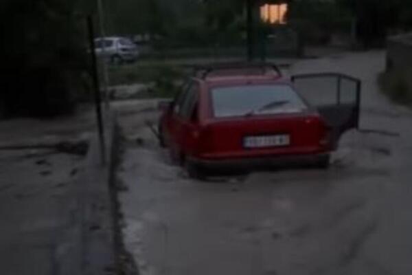 BUJICA NOSI SVE PRED SOBOM! Jug Srbije pogodilo strašno nevreme, POGLEDAJTE SNIMKE! (VIDEO)