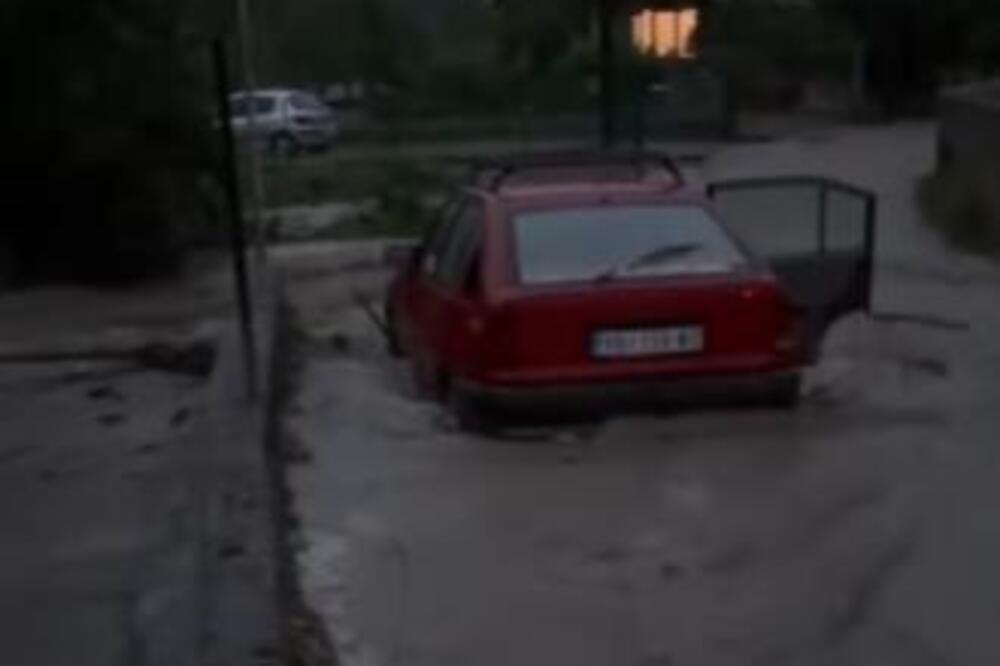 BUJICA NOSI SVE PRED SOBOM! Jug Srbije pogodilo strašno nevreme, POGLEDAJTE SNIMKE! (VIDEO)