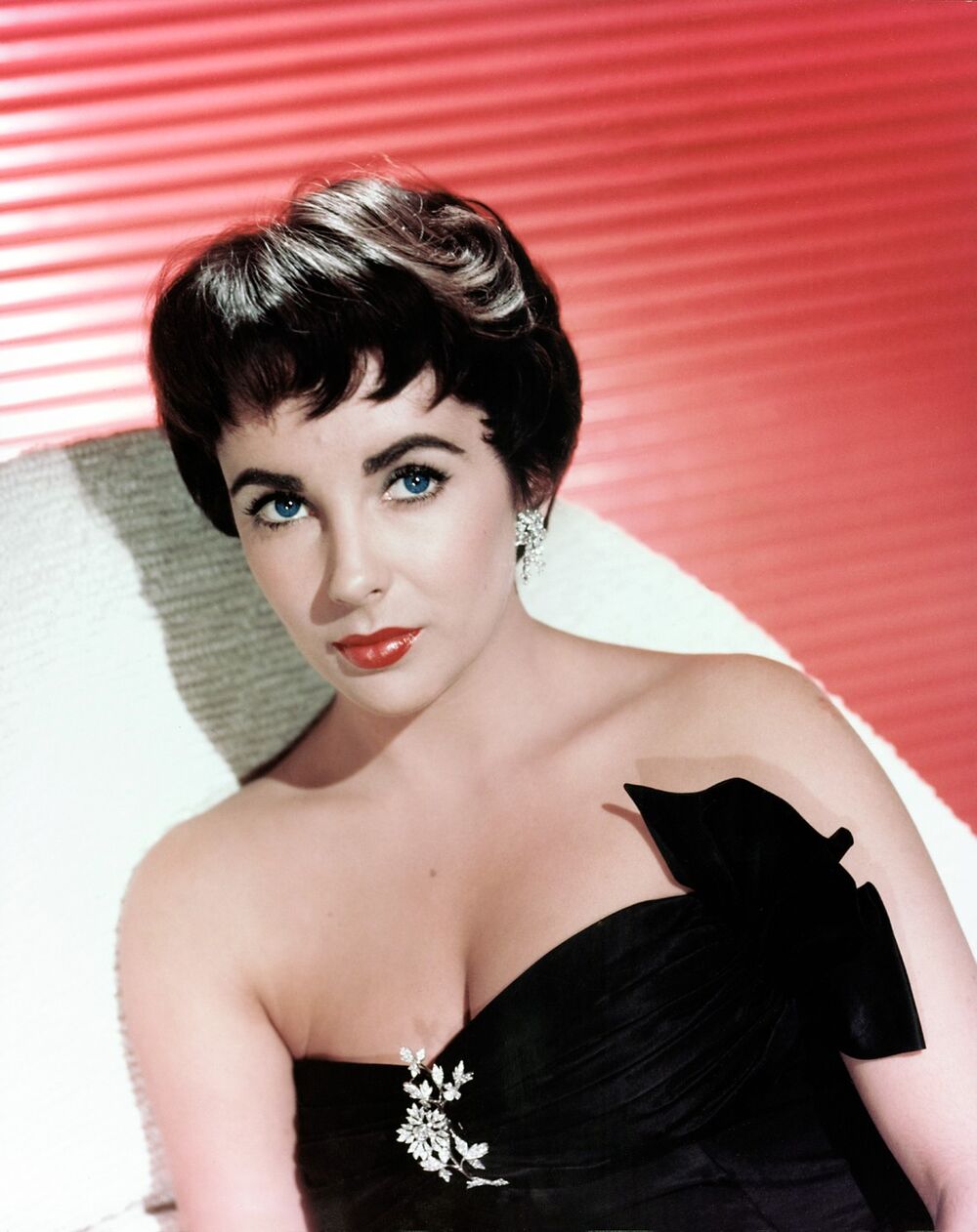 Elizabet Rozamund Tejlor rođena je 27. februara 1932.