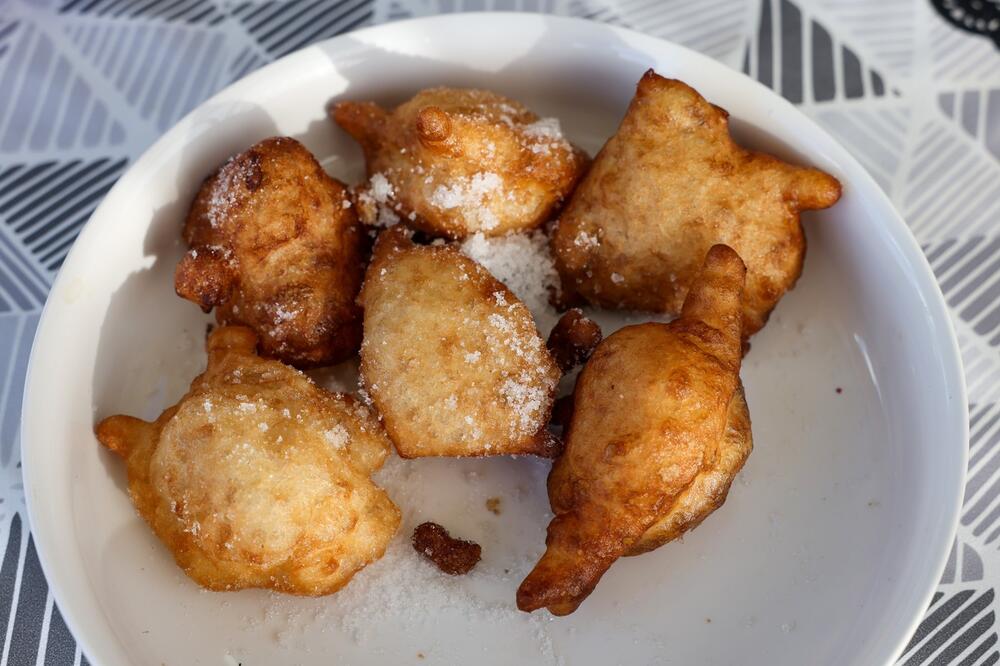 Znate li kako se prave beogradski uštipci? Generacije su odrasle na njima, a spremaju se brzo i lako