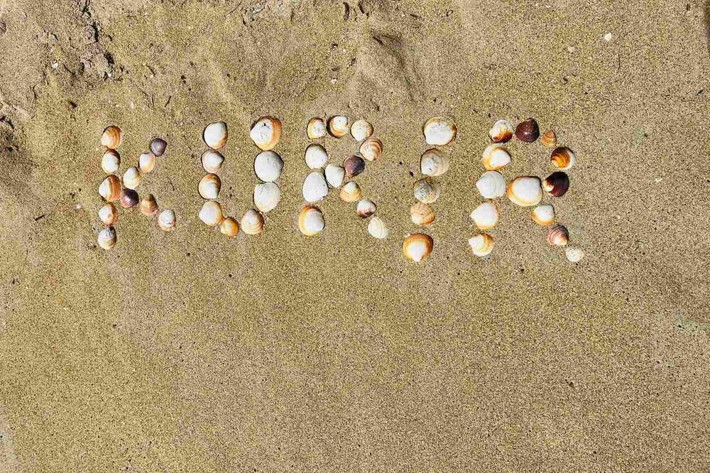 ČESTITKE STIŽU SA SVIH STRANA - ROĐENDANSKA ČESTITKA KURIRU UZ ZVUKE MORSKIH TALASA (VIDEO)