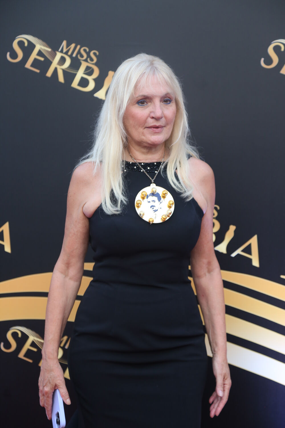 Objavila je tokom jutra potresan video u kom kroz suze obaveštava da nakon 19 godina mora da napusti splav