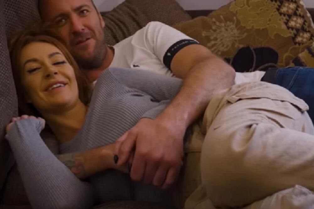 "DOK SA NA POSLU ŽENA SPAVA SA DRUGIMA": Predložila mu je JEDNU STAR, a on vrisnuo od SREĆE - čega sve ima (FOTO)