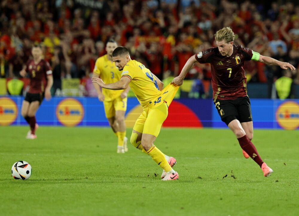 Razvan Marin (levo) na utakmici Belgije i Rumunije na Evropskom prvenstvu
