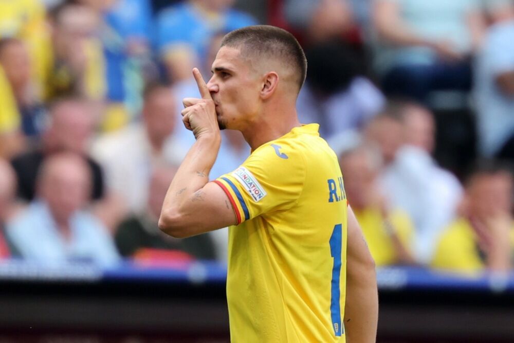 Razvan Marin slavi gol na utakmici Ruminije i Ukrajine na Evropskom prvenstvu