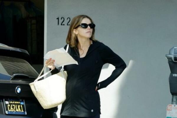 ĆERKA ČUVENOG GLUMCA PONOVO TRUDNA: U braku je sa POZNATIM DASOM već godinama, a ovako IZGLEDA u trudnoći