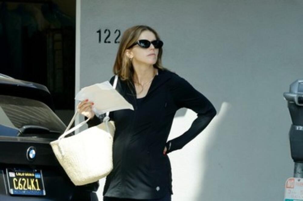 ĆERKA ČUVENOG GLUMCA PONOVO TRUDNA: U braku je sa POZNATIM DASOM već godinama, a ovako IZGLEDA u trudnoći