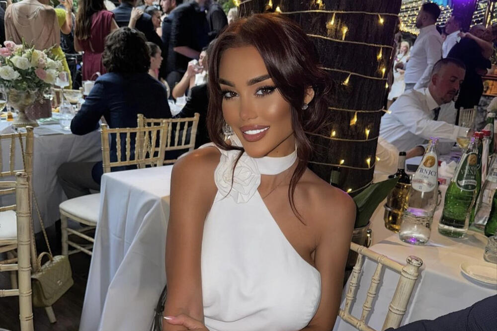 ZAR BELU HALJINU DA OBUČE NA TUĐOJ SVADBI? Ana Korać u ILEGALI ŠOKIRA, pored nje PARTNER i vidimo ga VIŠE NEGO PRE