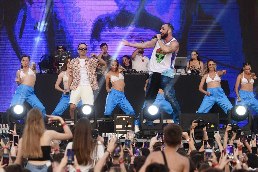 ONA VAŽI ZA NAJJAČU RIBU, A ON REKAO DA JE ZDEPASTA: Priznao i da bi se SLIKAO ZA PLEJBOJ, kako ga vi zamišljate?