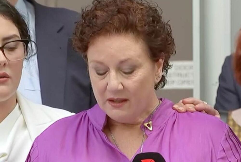 - Sistem je više voleo da krivi mene nego da prihvati da deca ponekad mogu i umiru iznenada i neočekivano', rekla je ona ispred suda u četvrtak