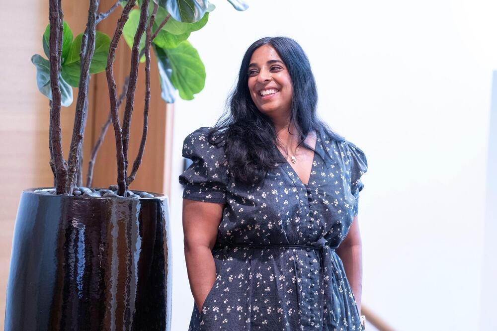 DA LI JE MOGUĆE DA JE OVO URADILA? MINISTARKA POKAZALA GRUDI, LJUDI U NEVERICI GLEDALI: Razgolitila se pred NARODOM