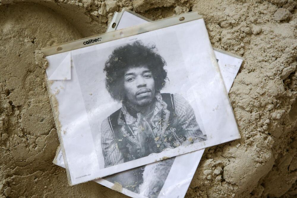 SARA JE IMALA 14 GODINA KADA JE DOBILA AUTOGRAM HENDRIKSA: Evo šta je uradila sa njim, nije se nadala ovome