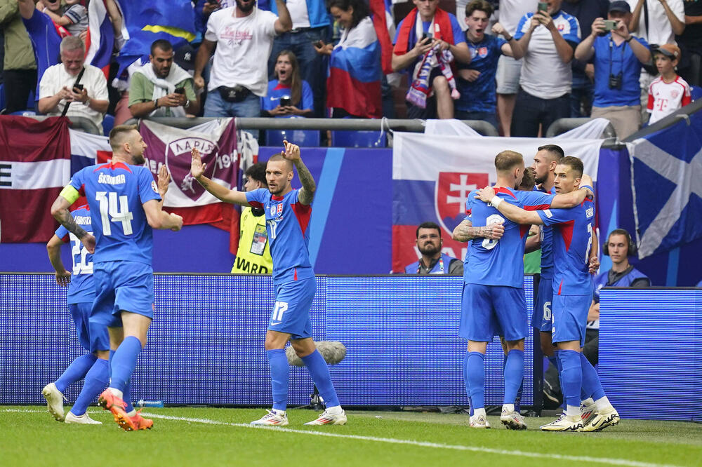 HVALA, BRAĆO SLOVACI: "Kosovo je Srbija"!