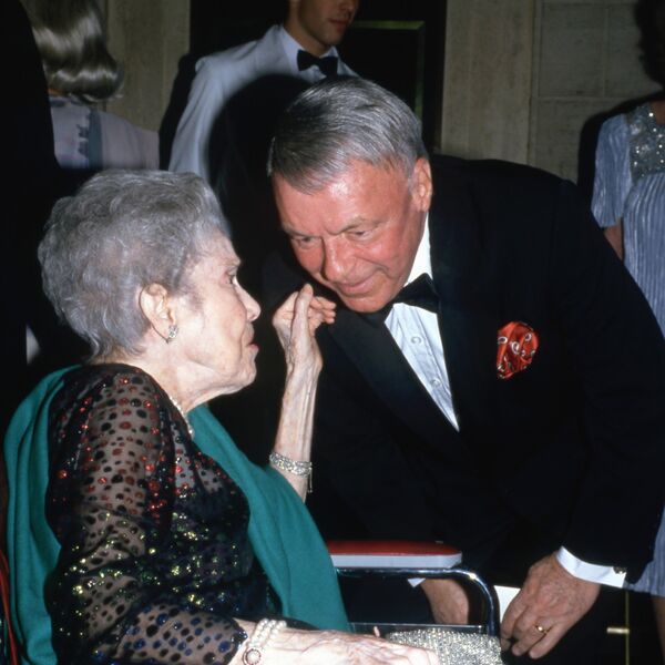 LEGENDARNOG PEVAČA BIJE GLAS LJUBAVNIKA, U KREVET NIKAD NIJE IŠAO SAM: Snimio je film za odrasle i SPAVAO sa...