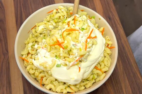 DA LI STE NEKAD PROBALI HAVAJSKU SALATU SA MAKARONANA: Jeftina je, a ukus je čista EGZOTIKA! (RECEPT)