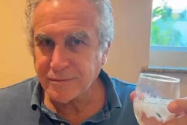 PODELILA FOTOGRAFIJU OCA IZ MLADOSTI I POSTALA VIRALNI HIT: Brutalno izgleda, PADAJU VILICE kakva je frajerčina