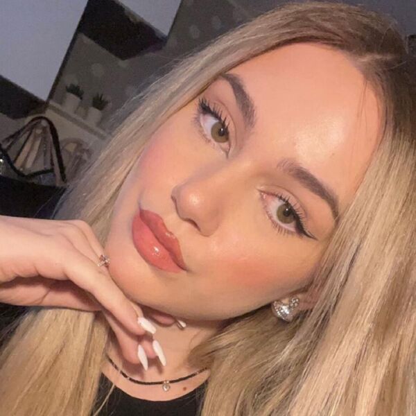 MILICA IZ NOVOG SADA IMA NAJČUDNIJE PREZIME ZBOG KOG LJUDI CRVENE: Momci joj se zbog njega NABACUJU na OVAJ način