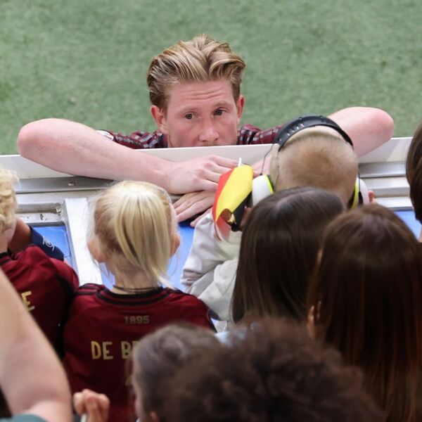 "GLUPANE!" De Brujne pobesneo na novinara, skandal zbog pitanja (VIDEO/FOTO)