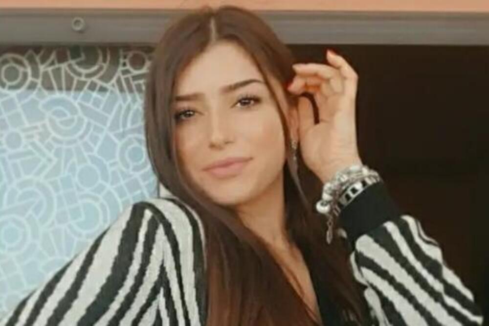 UPALA U OKNO LIFTA SA OGROMNE VISINE, NESREĆNI OTAC PRONAŠAO NJENO TELO! Ono što je objavila na DAN SMRTI... (FOTO)