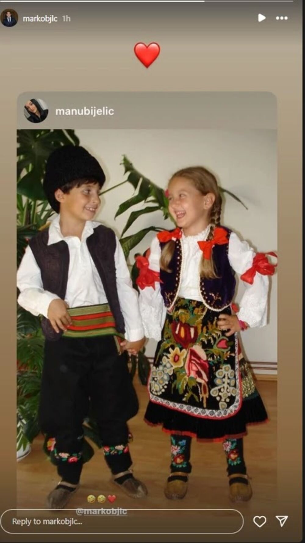 Manuela je objavila fotografiju iz detinjstva