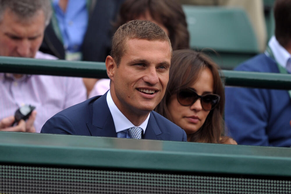 Nemanja Vidić je 16 godina u braku sa prelepom Anom: Malo ko zna šta je od nje tražio 2006. kad je potpisala ugovor