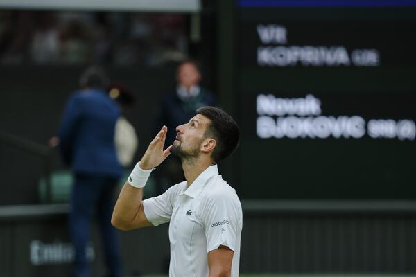"SVOJ KRST NOSIM ČASNO": Đoković ZGRMEO, spomenuo roditelje, Boga i Srbiju!