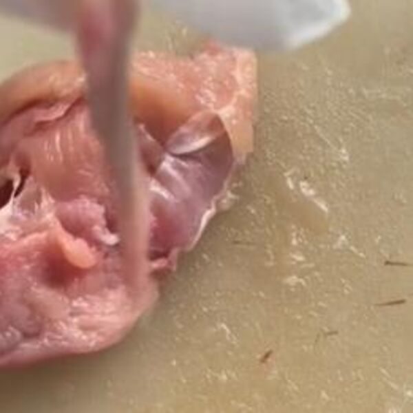 Kako ukloniti hemikalije sa piletine kod kuće? Radnik sa farme otkrio caku