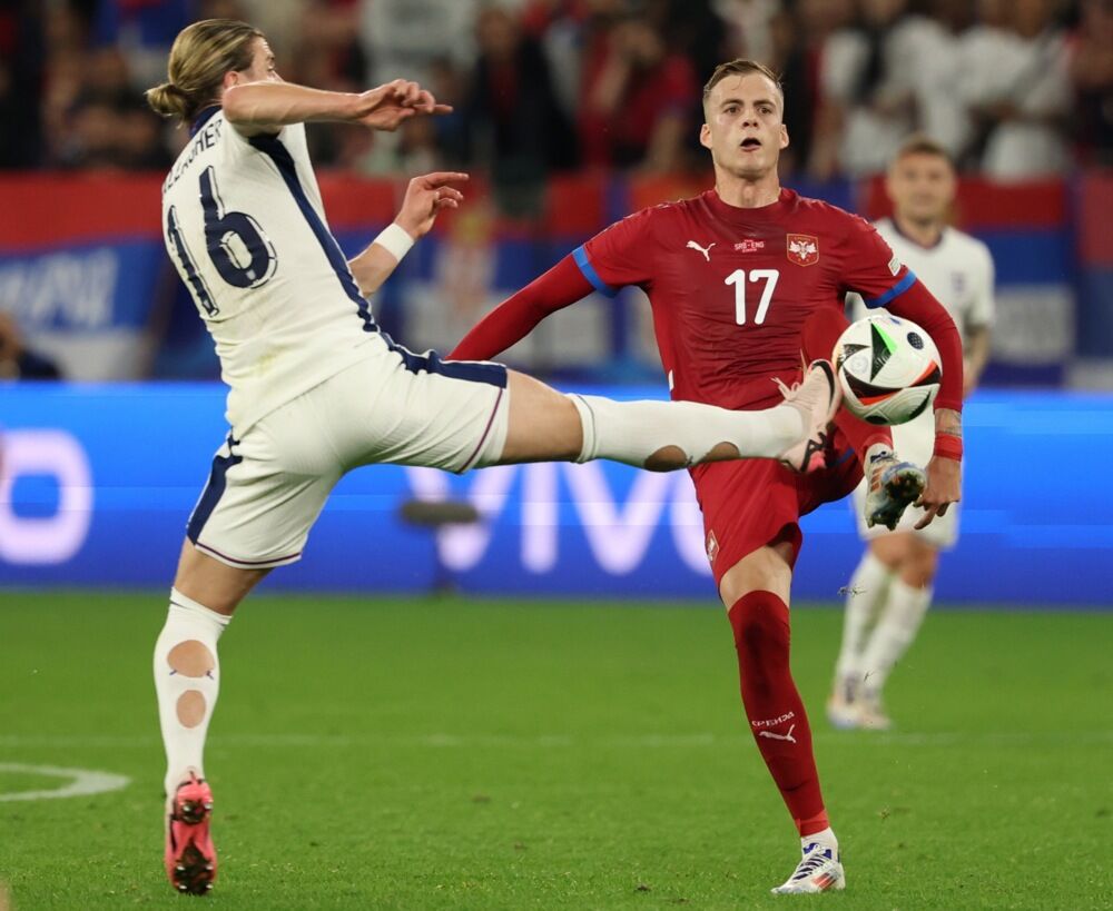 Ivan Ilić (desno) na utakmici Srbije i Engleske na Evropskom prvenstvu u Nemačkoj