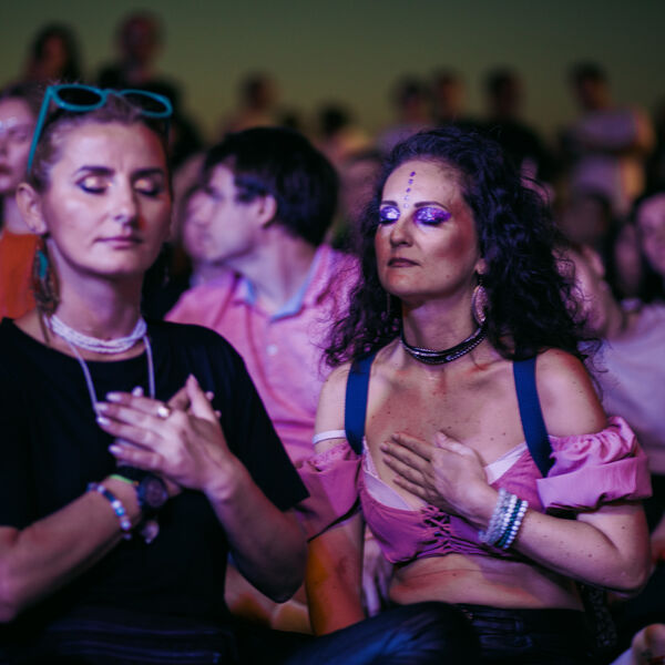 Isceliteljske vibracije i ples koji manifestuje ljubav - Exitova oaza muzike poziva publiku na dublje jedinstvo