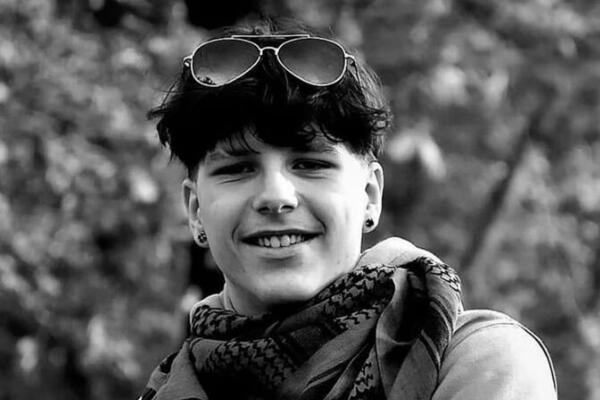 DEČAK SE UBIO SKOČIVŠI SA KROVA ŠKOLE PRED OČIMA SVOJE MAJKE: Slučaj dobio šokantan kraj, evo ko je optužen!