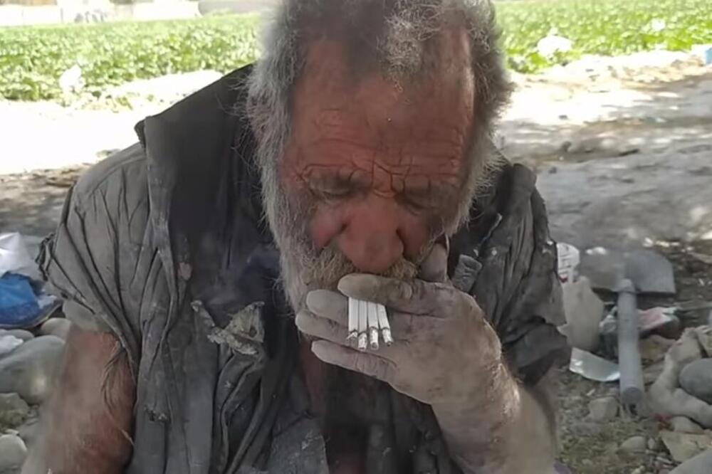 OVO JE NAJPRLJAVIJI ČOVEK NA SVETU KOJI SE NIJE KUPAO 68 GODINA: Ljudima se prevrće u stomaku kada čuju kako živi