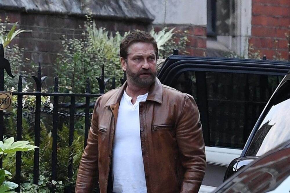 PILETINA SE LEPI ZA PRSTE: Zgodni dasa (54) smuvao prsatu 25 godina mlađu devojku, a tek da vidite kako ona izgleda