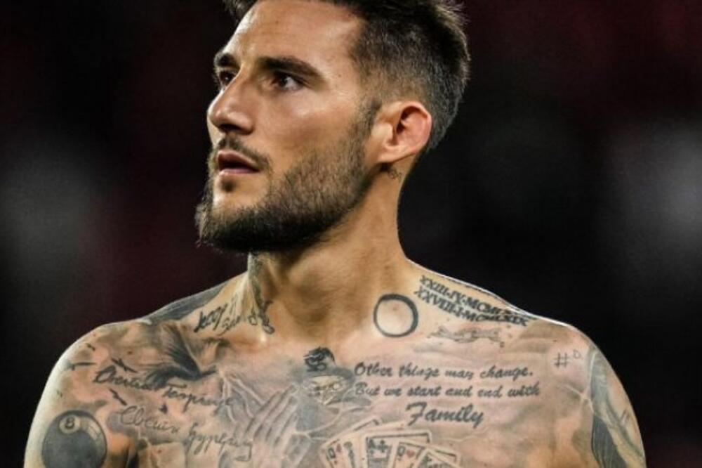 LIKOVI RODBINE, KRSTOVI, CITATI, I IME 1 MUŠKARCA: Sve tetovaže Nemanje Gudelja na jednom mestu! (FOTO)