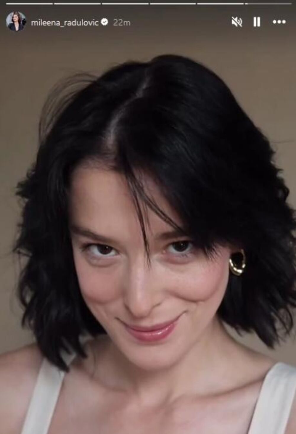 Milena Radulović se ofarbala u crno