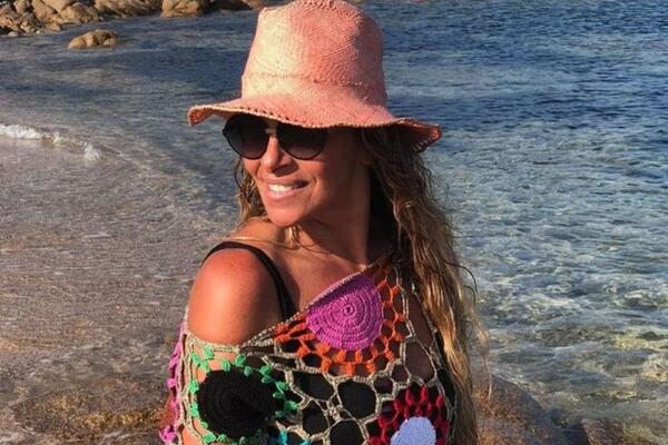 SKINULA SE ARIANA MIHAJLOVIĆ: U minijaturnom bikiniju pokazala zanosnu figuru u šestoj deceniji, brutalno dobra