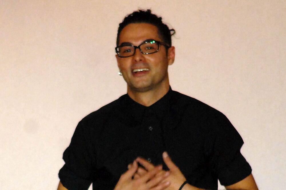 SADA JE FATALNA BRINETA: Naš modni dizajner promenio pol, kada vidite kako izgleda neće vam biti dobro...