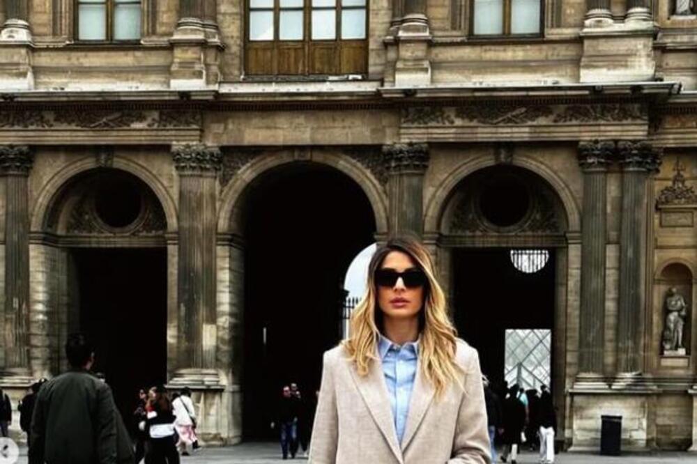 DA LI STE ZNALI DA JE OVA FATALNA PLAVUŠA SNAJKA DULETA SAVIĆA: Bavi se javnim poslom, a njenoj lepoti se svi dive