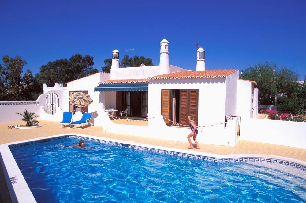 Užičanka otišla na bazen u OVČU, a od računa umalo da se ne sruši: Ulaz PAPREN, a kad uđete, doživite novi ŠOK!